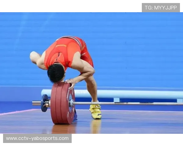 福建运动员徐俊聪男子55公斤级表现全面,收获抓举第三挺举和总成绩第一 福建运动员徐俊聪男子55公斤级表现全面,收获抓举第三挺举和总成绩第一